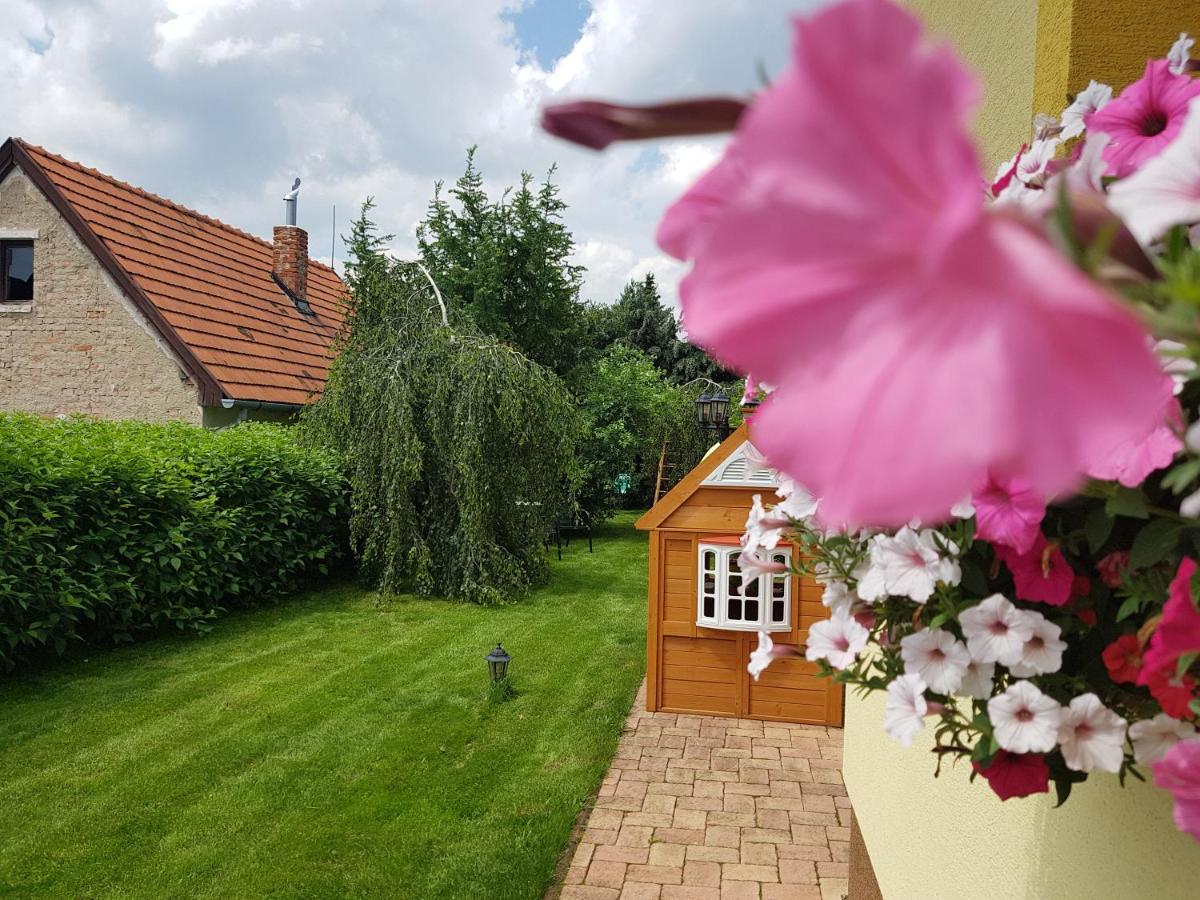 Zlty Dom Vrbov Appartement Buitenkant foto