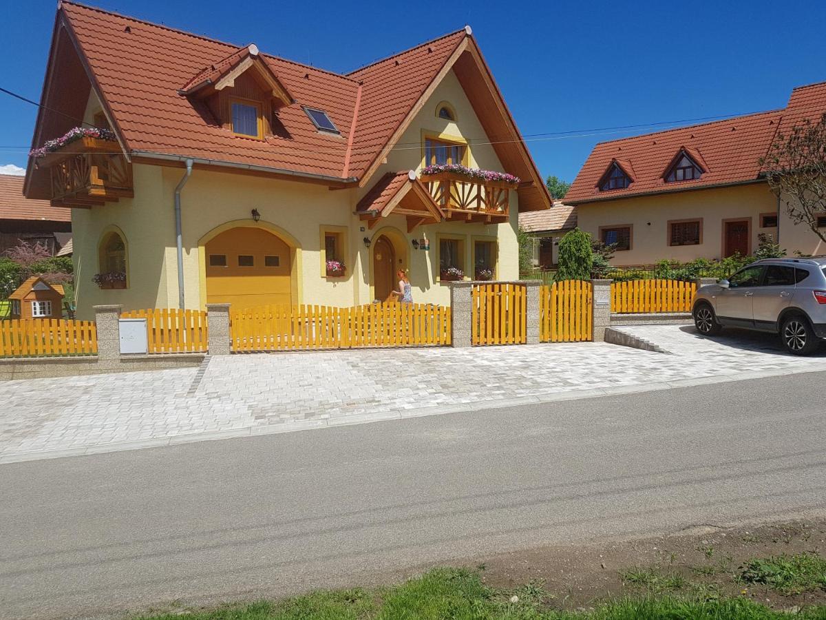 Zlty Dom Vrbov Appartement Buitenkant foto