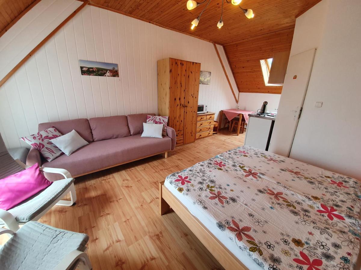 Zlty Dom Vrbov Appartement Buitenkant foto