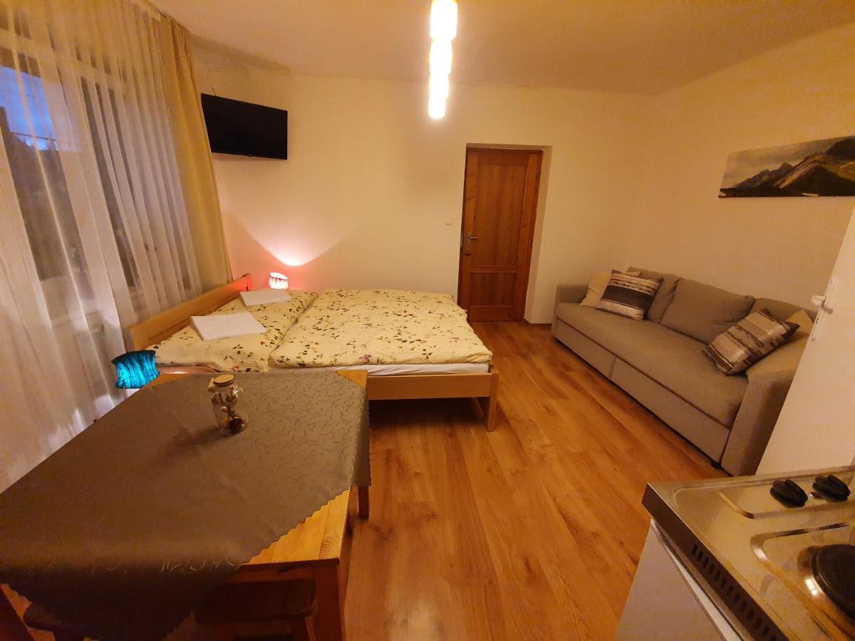 Zlty Dom Vrbov Appartement Buitenkant foto