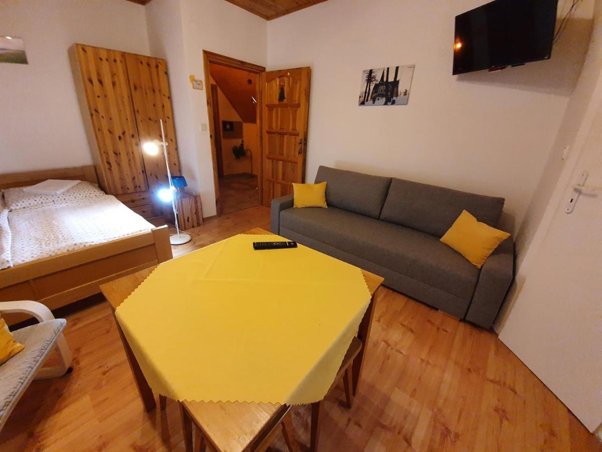 Zlty Dom Vrbov Appartement Buitenkant foto