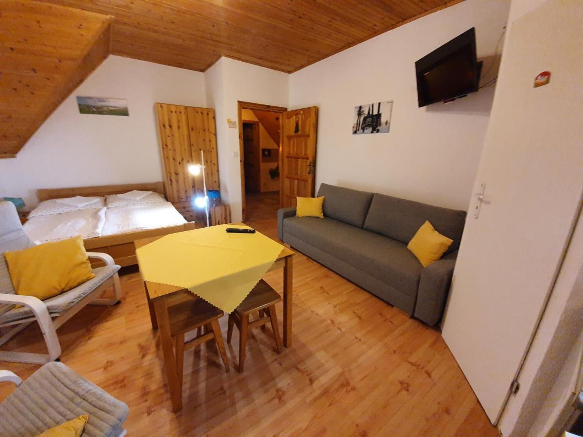 Zlty Dom Vrbov Appartement Buitenkant foto