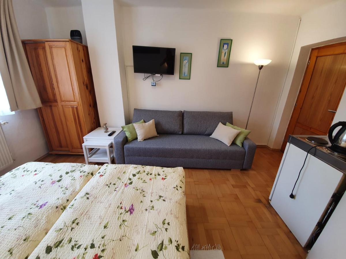 Zlty Dom Vrbov Appartement Buitenkant foto