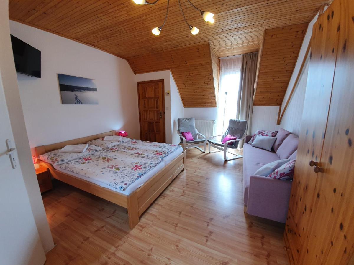 Zlty Dom Vrbov Appartement Buitenkant foto