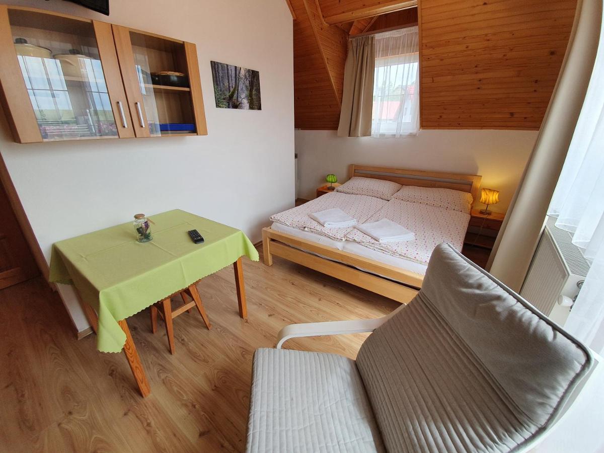Zlty Dom Vrbov Appartement Buitenkant foto