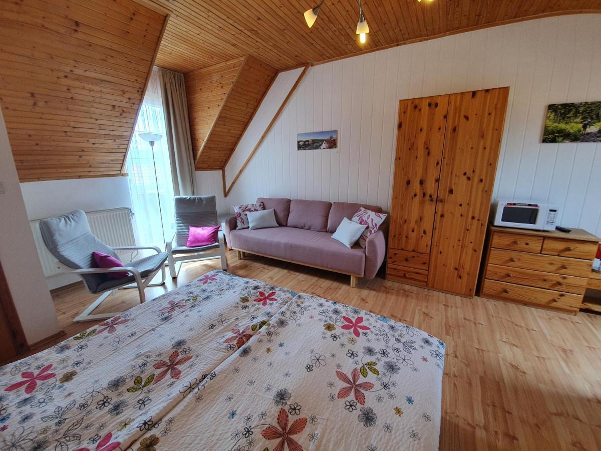 Zlty Dom Vrbov Appartement Buitenkant foto