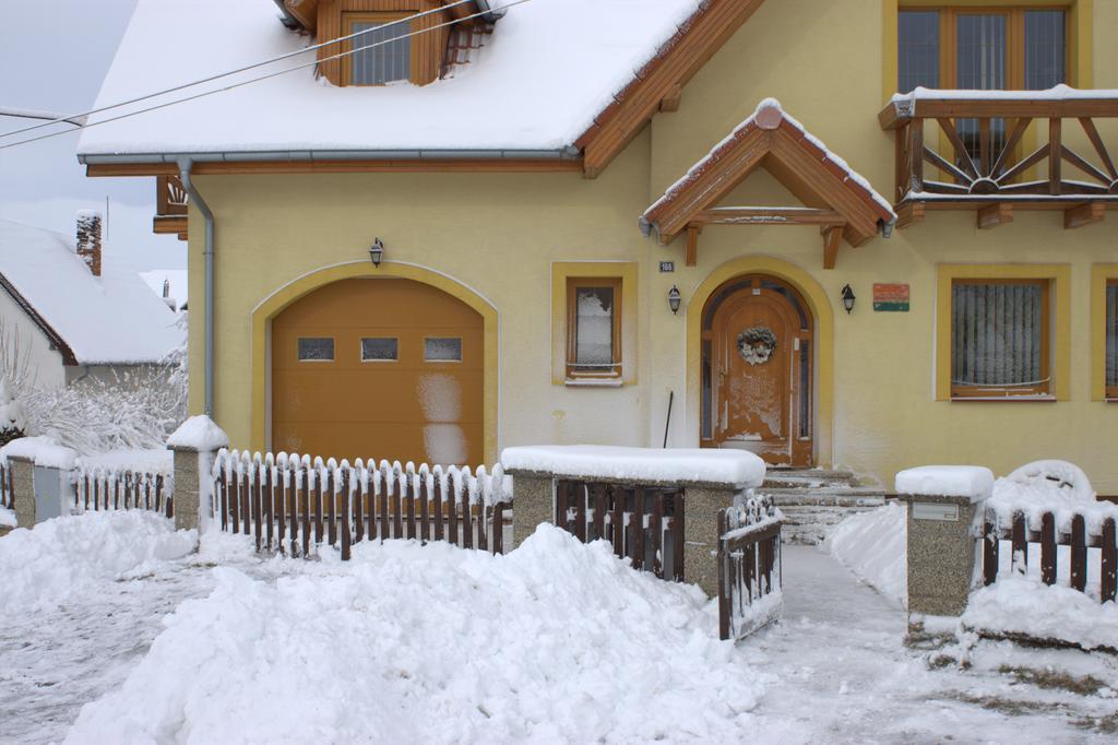 Zlty Dom Vrbov Appartement Buitenkant foto