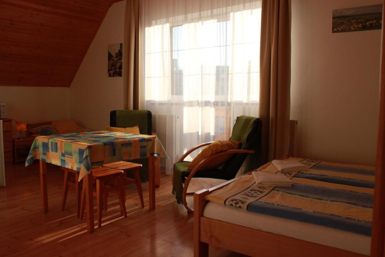 Zlty Dom Vrbov Appartement Buitenkant foto