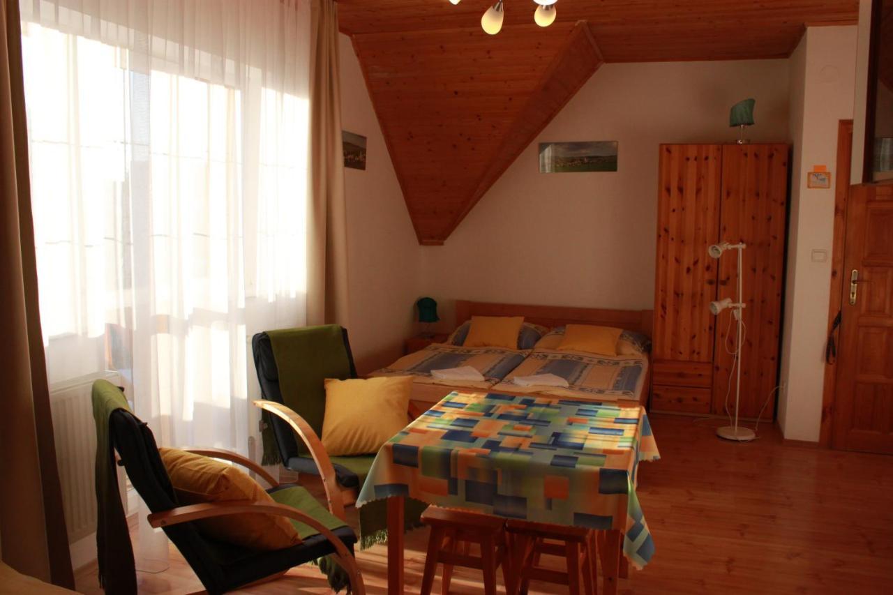 Zlty Dom Vrbov Appartement Buitenkant foto